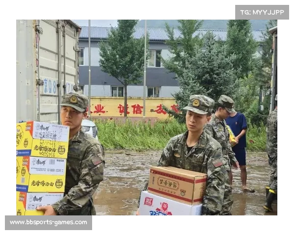 军队全力支援抗洪救灾 超人次参与抢险救灾行动 军队全力支援抗洪救灾 超人次参与抢险救灾行动